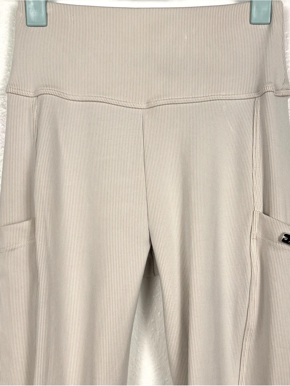 Bombshell Sportswear Medium Ribbed High-Rise Pocket Leggings Cream/Beige